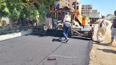 رئيس مركز إسنا جنوب الأقصر يتفقد أعمال الرصف