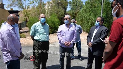 جولة لمحافظ الأقصر بالقرنة لتفقد العمل بمشروعات الطرق والمياه والصرف وإنشاء المدارس