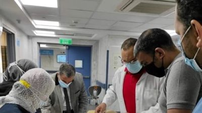 مدير إدارة المستشفيات يتفقد مستشفى العلمين واقسام مرضى كورونا.. بالصور