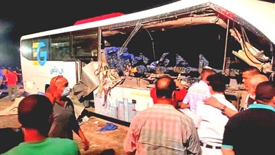 محافظ الوادي الجديد ينعى أسر ضحايا حادث أتوبيس الداخلة