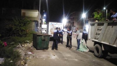 إضاءة أعمدة الديكور والجلوبات ورفع ١٢ طن مخلفات فى حملة نظافة بمدينة الأقصر
