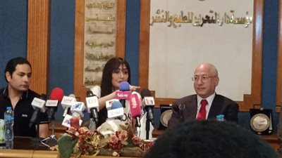 غادة عبد الرازق: الناقد دوره ينصحنى 
