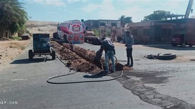 إستمرار اعمال توصيل خطوط الغاز الطبيعى فى عدة مناطق برأس غارب