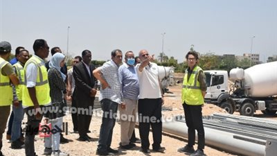 رئيس جامعة الأقصر يتفقد أعمال إنشاءات الكليات بمدينة طيبة