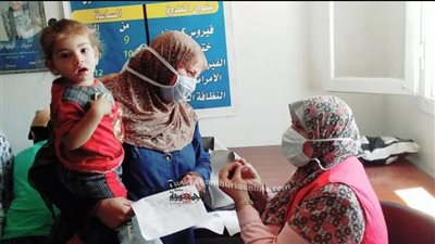 مواد غذائية وقافلة طبية مجانا بقرية الأمل شرق قناة السويس