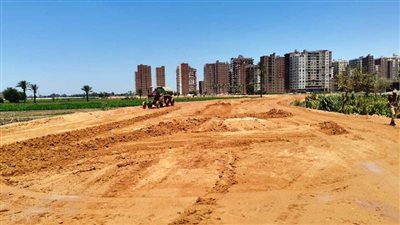 محافظ الشرقية يعلن رصف الطرق الداخلية بالمدينة لخلق محاور جديدة