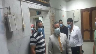مدير مستشفيات جامعة بنها يتابع سير العمل بأقسام الجراحة والاستقبال والطوارئ