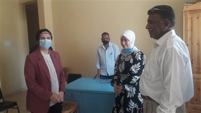 المغربي تتابع تطبيق الإجراءات الاحترازية في مكتب التأهيل بسفاجا