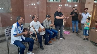 بالصور..الأسايطة يرقصون على السمسمية بمسرح الجنوب