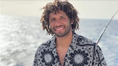 نجوم كرة القدم علي خطي محمد صلاح علي شواطئ العلمين الجديدة