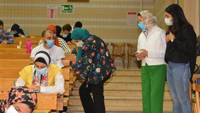 ٣١٨٠ طالب يؤدون امتحانات صيدلة عين شمس وسط إجراءات إحترازية مشددة