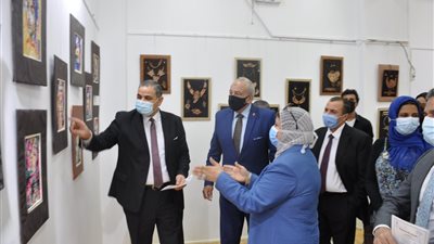 رئيس جامعة كفرالشيخ يفتتح 5 معارض فنية لطلاب النوعية