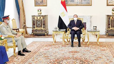 السيسي بحث مع رئيس هيئة الأركان الباكستانية تعزيز التعاون العسكري