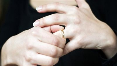 زوجة تطلب الخلع حماتى هى ست البيت ..والابن لن اشترى غضب امى برضاك