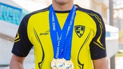 أحمد إيهاب يقتنص ذهبية كأس العالم للناشئين لسباحة الزعانف
