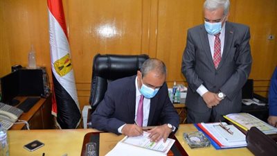 محافظ الاسماعيلية يتصل بالأوائل ويهنئهم بالتفوق