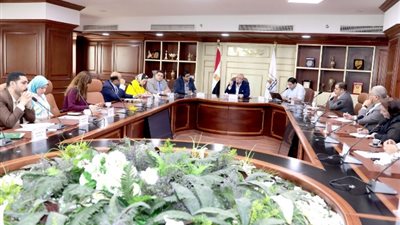 محافظ بني سويف يلتقى أعضاء مجلسي النواب والشيوخ لمناقشة المشروعات الخدمية