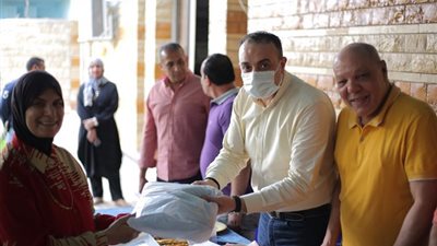 أبو زيد يسلم سيدات تنس الطاولة بالشمس ملابس الموسم الجديد