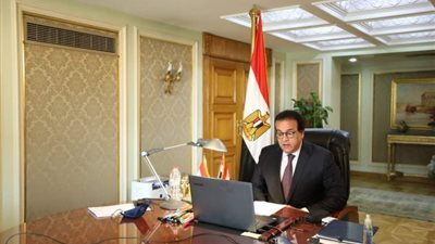 وزير التعليم العالى يتلقى تقريرًا حول جهود مركز بحوث الفلزات خلال مايو الماضي