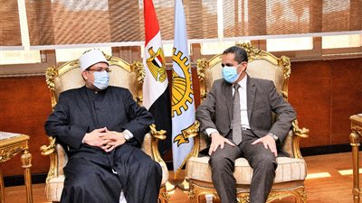 محافظ الغربية ووزير الأوقاف يبحثان خطط تطوير المساجد الأثرية ..صور