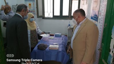 بالصور: رئيس حي الوراق ومدير التعليم في لجان الدبلومات الفنيه