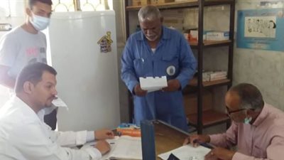قافلة طبية شاملة جميع التخصصات بقرية الزعفرانة وعرب عايش.. بالصور