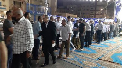 أهالي الإسماعيلية يؤدون واجب العزاء في أنوس بالملاعب المفتوحة ..صور