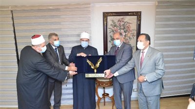 حزب مستقبل وطن يكرم وزير الأوقاف في ورشة عمل 