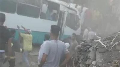 قطار يدهس سيارة محملة بالعمال فى حلوان