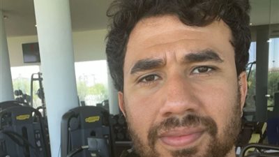 شاهد.. تريزيجيه يؤدي تدريبات بدنية في الجيم