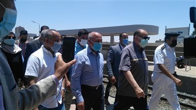 محافظ أسيوط يستقبل وزير النقل بمحطة ديروط