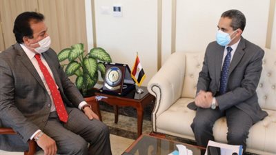 وزير التعليم العالي يتابع معدلات تنفيذ الأعمال الإنشائية بالجامعة التكنولوجية في الغربي