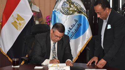 توقيع خطاب الإسناد لمشروع خط مياه محطة الهنادى بإسنا جنوب الأقصر