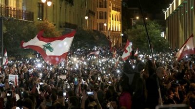 احتجاجات وقطع طرق في لبنان تنديدا بتردي الوضع الاقتصادي