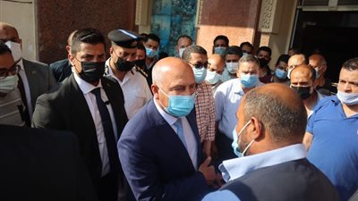 وزير النقل خلال جولة مفاجئة: «لو هنشغل السكك الحديدية بدون تذاكر نقفلها.. وسنجازى المتهاون»