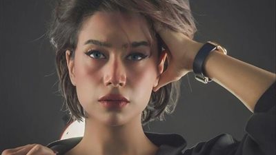 راندا عبدالسلام تداعب متابعيها بإطلالة رقيقة وتعلق : صداع