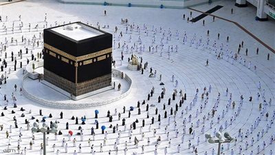 هل يجوز لسيدة 55 عام الحج مع ابن عمها وزوجته؟ الافتاء تجيب