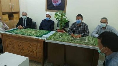 منطقة البحر الأحمر الأزهرية تكرم موجه عام اللغة العربية لبلوغه السن القانونية للمعاش