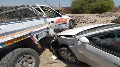 اصابة 3 أشخاص بحادث انقلاب سيارة ملاكى مع نقل بطريق الادبية–السويس