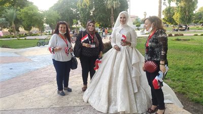المصريين الأحرار بالسويس يشارك عروسين فرحتهم بالتزامن بالذكرى الثامنة لثورة 30 يونيو