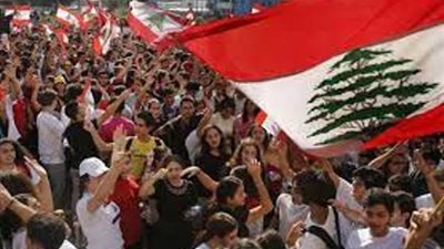 الاحتجاجات تتواصل في لبنان اعتراضا انهيار العملة المحلية