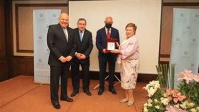 نوال الدجوي تشهد تكريم الأمين العام لإتحاد الجامعات العربية ..صور