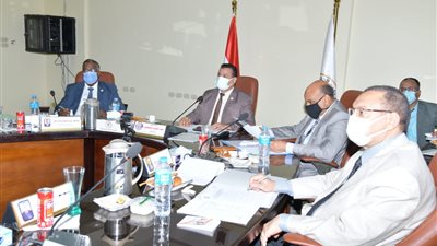 بدء إجراءات تطبيق نظام الساعات لطلاب جامعة الوادى الجديد بالواحات