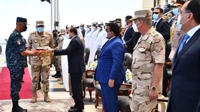 تعليق قوي من أحمد موسى على مشاركة «المنفي» فى افتتاح القاعدة البحرية .. فيديو
