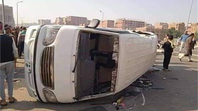 إصابة 11 شخصا بإصابات مختلفة فى انقلاب سيارة ميكروباص بالشرقية