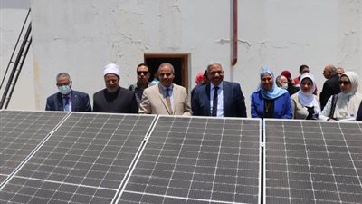 رئيس جامعة الأزهر يفتتح مشروع الطاقة الجديدة والمتجددة بالمبنى الإداري