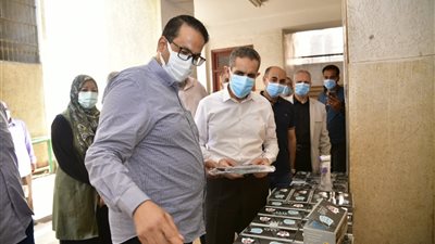 محافظ الغربية يتفقد مدارس السنطة وزفتى أستعدادالامتحانات الثانوية العامة-صور