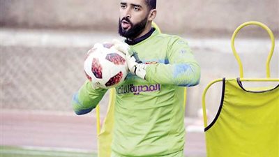 بعد إصابة الشناوى.. بيراميدز يفاوض حارس مرمى سيراميكا