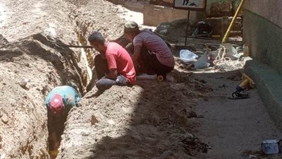 إستمرار أعمال توصيل الغاز الطبيعى بأرمنت جنوب الأقصر..صور