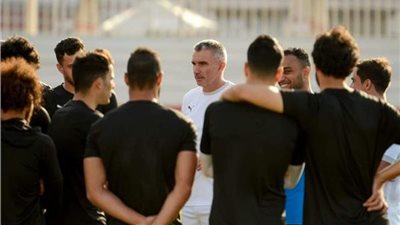 كاريترون يوجه تحذير شديد اللهجة للاعبى الزمالك
